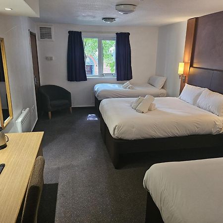 V Lodge Manchester Мидълтън Екстериор снимка