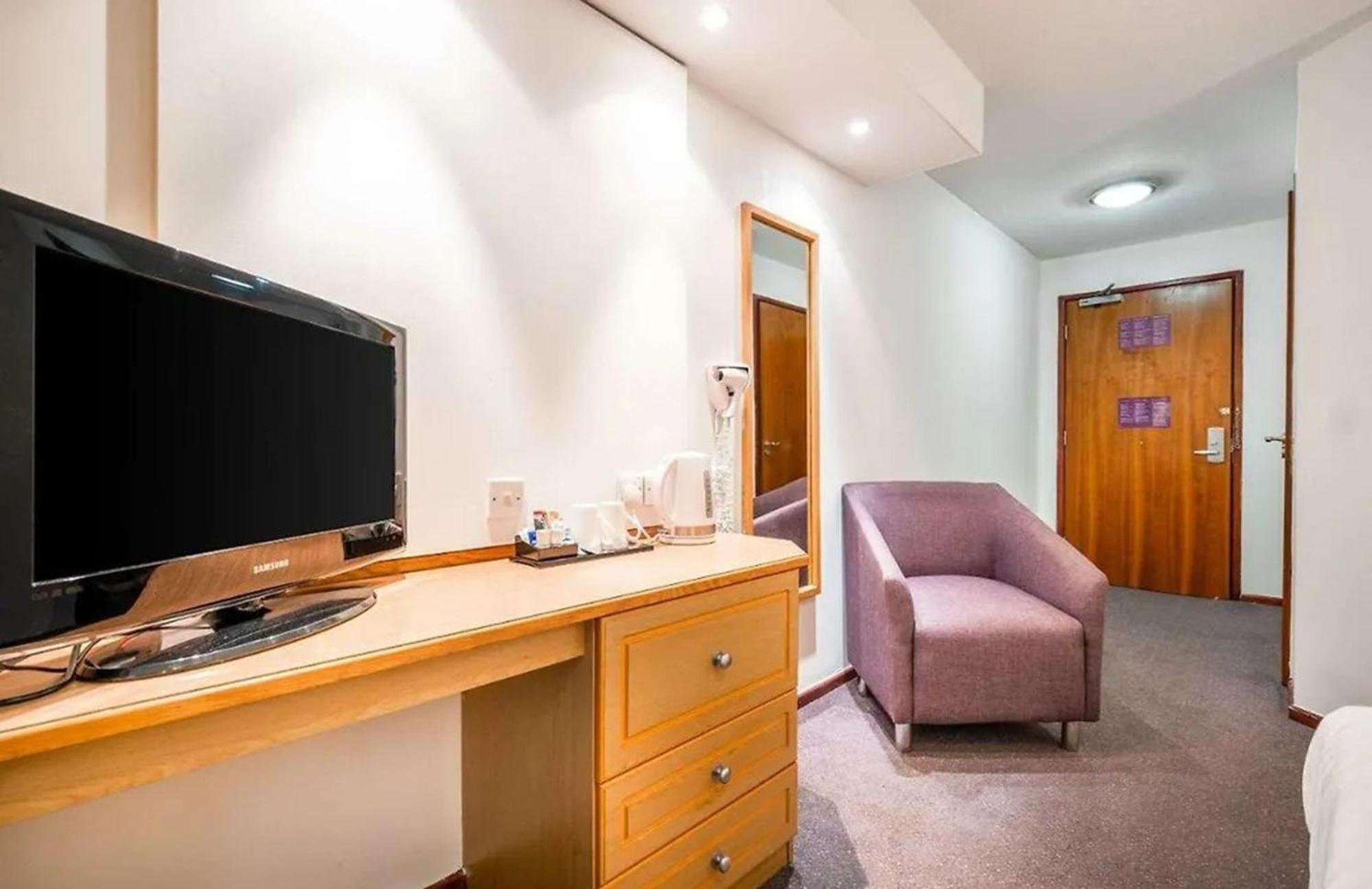 V Lodge Manchester Мидълтън Екстериор снимка