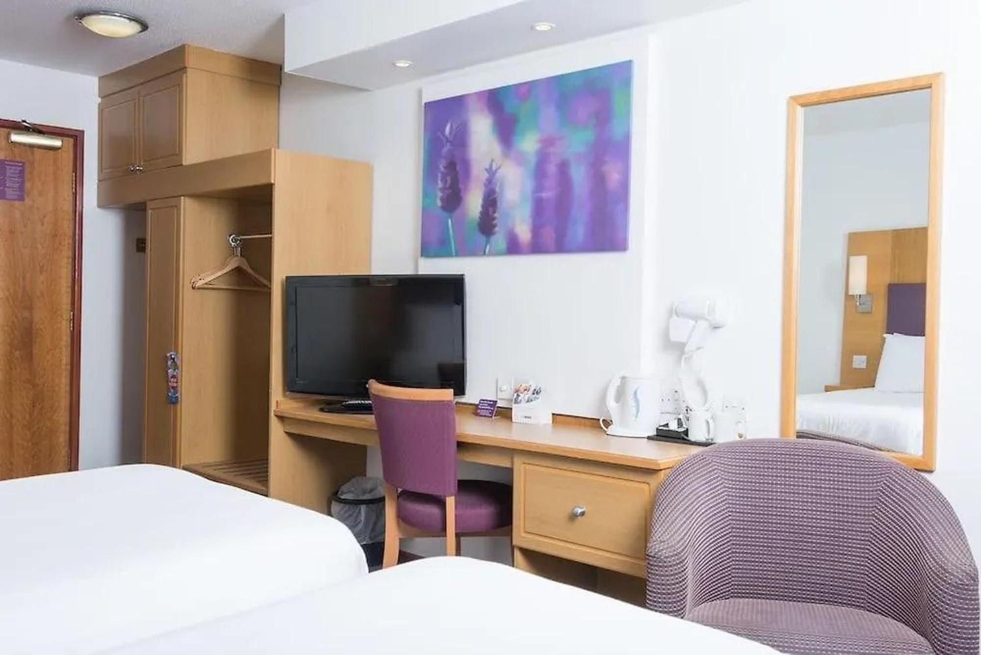 V Lodge Manchester Мидълтън Екстериор снимка